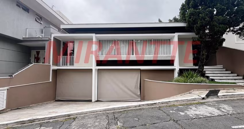 Cond. fechado de 280m² com 4 quartos em Santana