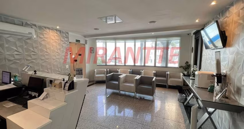 Comercial de 421m² em Água Fria