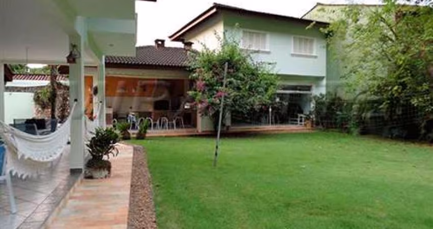 Cond. fechado de 400m² com 7 quartos em Água Funda