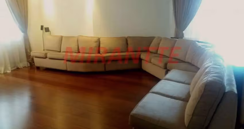 Apartamento de 245m² com 4 quartos em Água Fria
