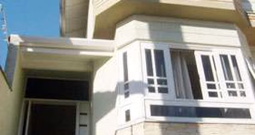 Sobrado de 340m² com 3 quartos em Vila Mazzei