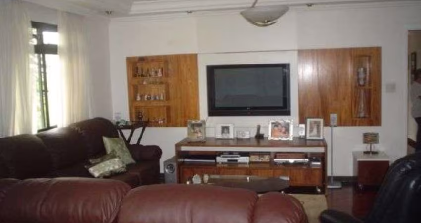 Apartamento de 184m² com 4 quartos em Água Fria