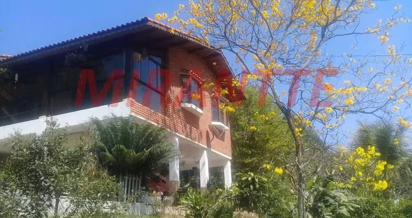 Casa terrea de 176m² com 3 quartos em Jardim Samambaia - Mairiporã