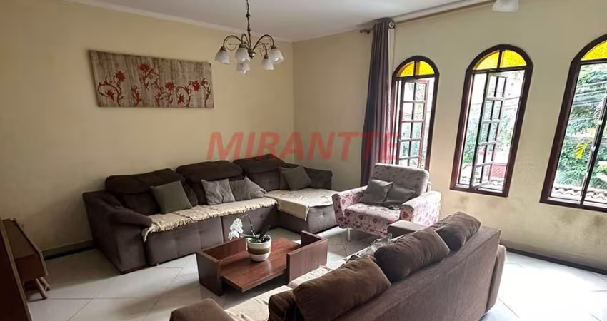 Sobrado de 238m² com 3 quartos em Horto Florestal