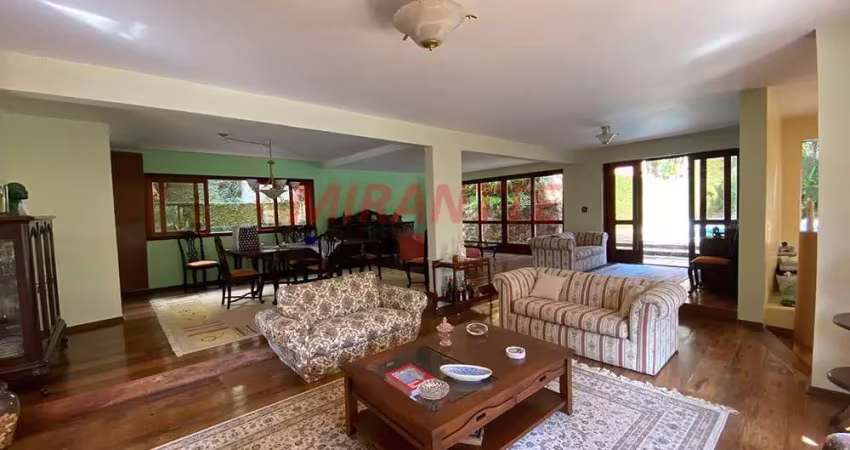 Sobrado de 680m² com 4 quartos em serra da cantareira