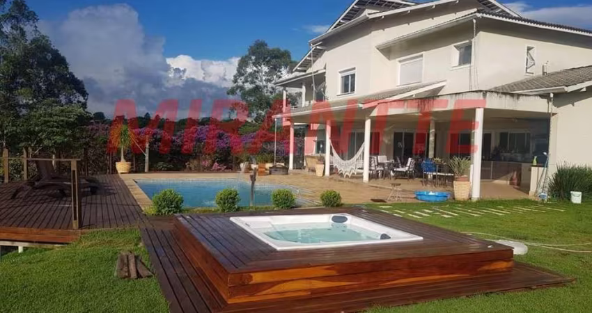 Sobrado de 490m² com 4 quartos em Serra da Cantareira