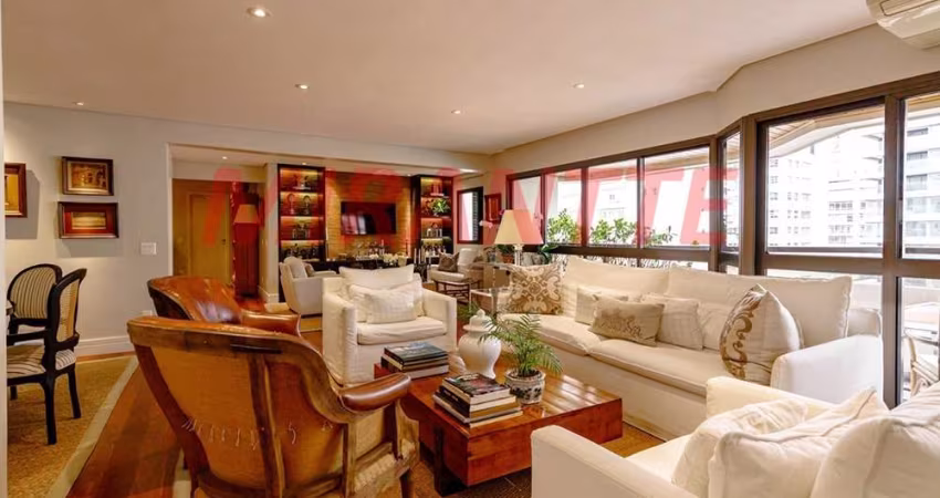 Apartamento de 195m² com 4 quartos em Itaim Bibi