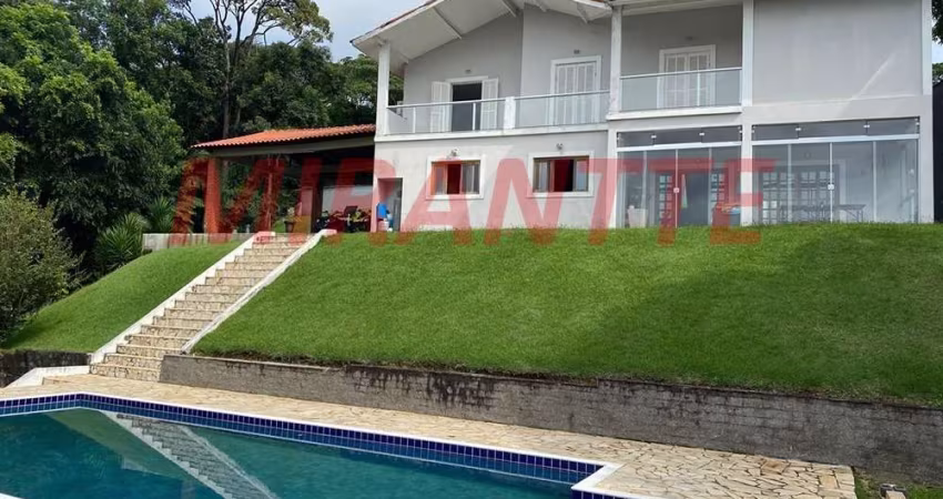 Cond. fechado de 273.26m² com 4 quartos em Caraguata