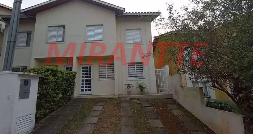 Cond. fechado de 109.5m² com 3 quartos em Jardim Ipê