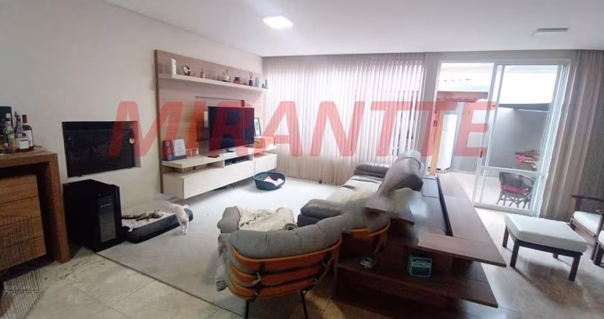 Cond. fechado de 300m² com 4 quartos em Tremembe