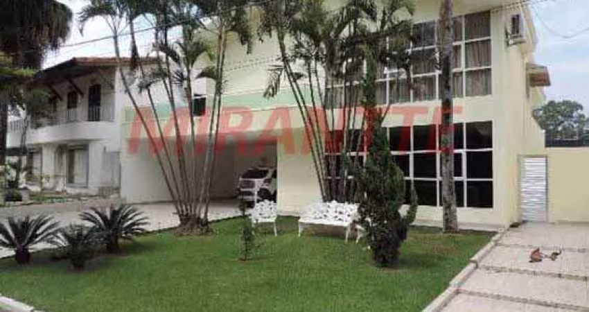 Cond. fechado de 800m² com 4 quartos em Alphaville