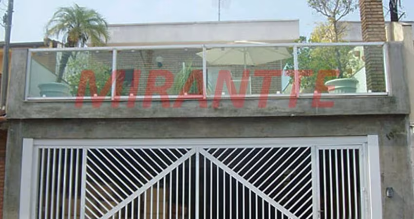 Sobrado de 178m² com 3 quartos em Água Fria