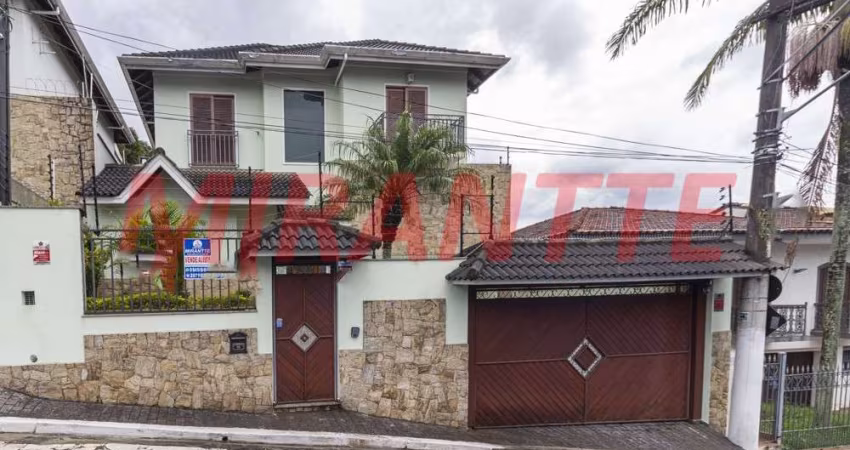 Sobrado de 264m² com 4 quartos em Horto Florestal