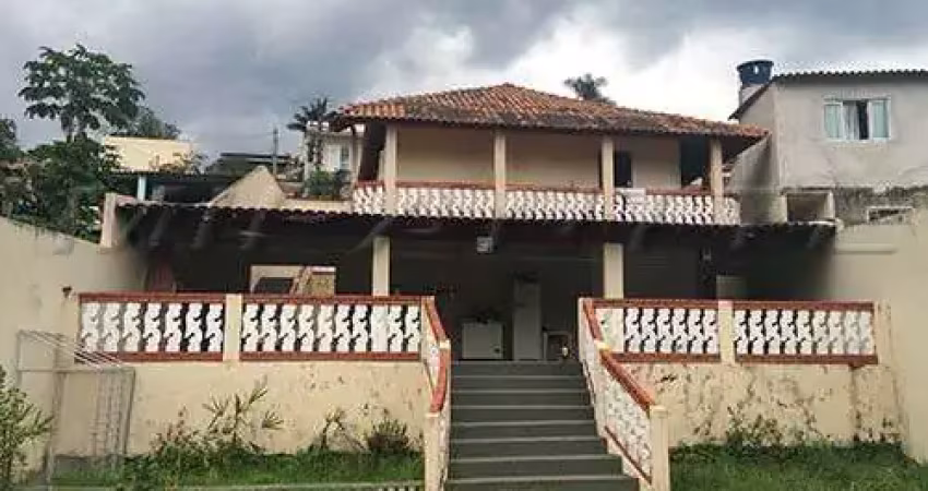 Casa terrea de 250m² com 3 quartos em horto florestal