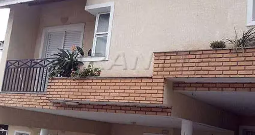 Cond. fechado de 208m² com 4 quartos em horto florestal
