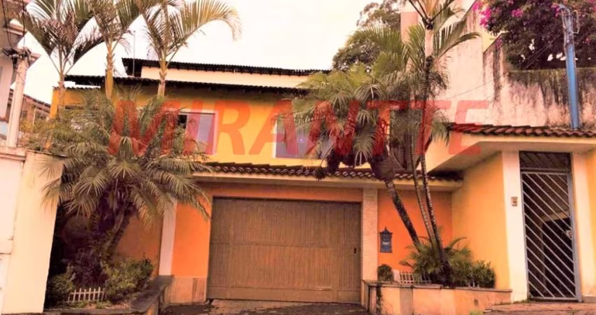 Sobrado de 319m² com 4 quartos em Horto Florestal