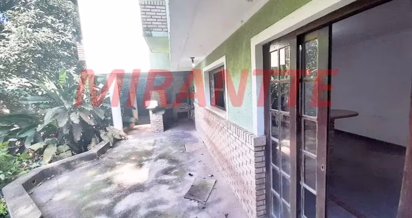Sobrado de 235m² com 3 quartos em Horto Florestal