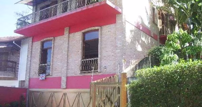 Sobrado com 4 quartos em Jardim Virginia Bianca