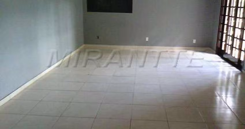 Sobrado de 180m² com 5 quartos em Água Fria