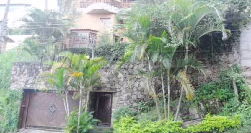 Sobrado com 2 quartos em Jardim Bibi