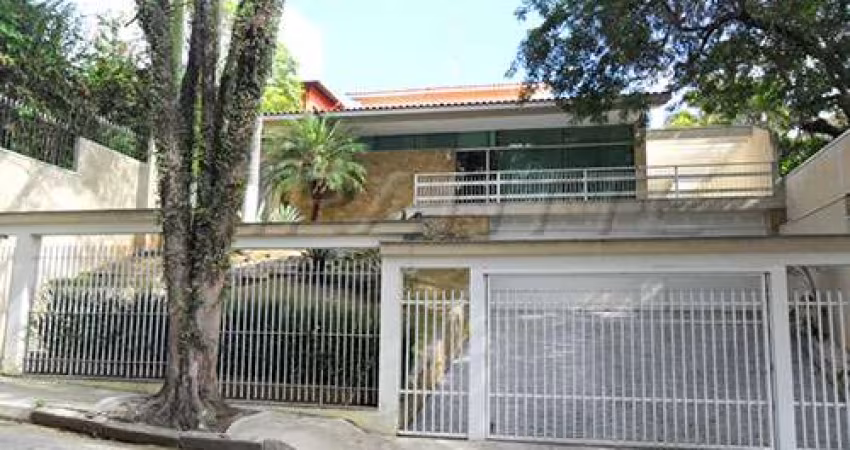 Sobrado com 5 quartos em Barro Branco