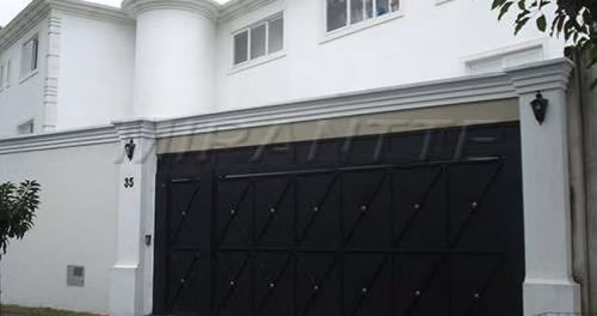 Sobrado com 6 quartos em Jardim Petropolis