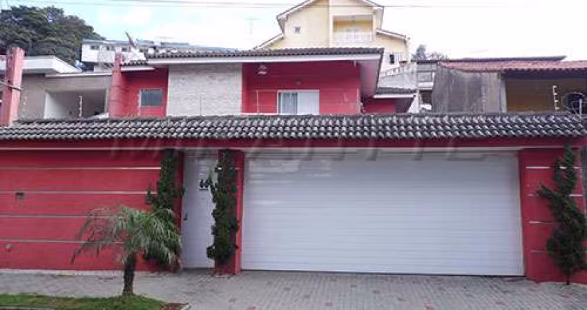 Sobrado de 250m² com 4 quartos em Jardim Guapíra