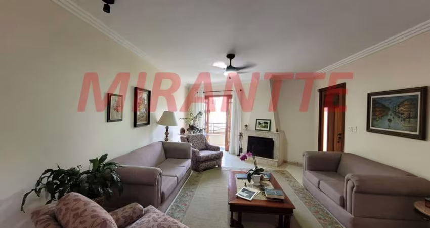Sobrado de 218m² com 3 quartos em Água Fria