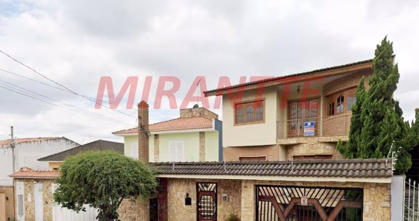 Sobrado de 560m² com 4 quartos em Jardim Guapíra