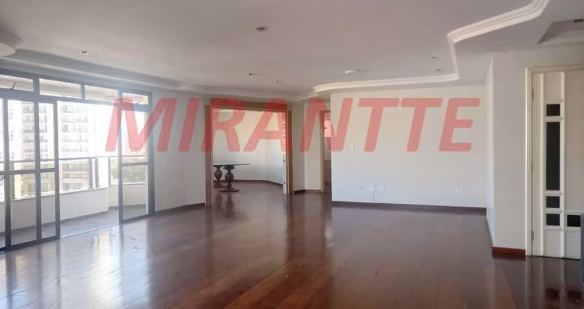 Apartamento de 240m² com 4 quartos em Água Fria