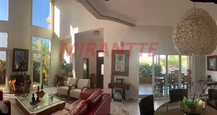 Cond. fechado de 480m² com 5 quartos em Fazenda Cachoeira