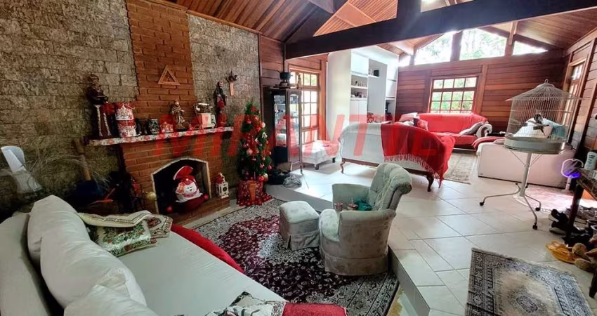Casa terrea de 202.3m² com 3 quartos em Serra da Cantareira