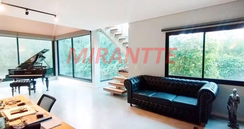 Cond. fechado de 317m² com 3 quartos em Serra da Cantareira
