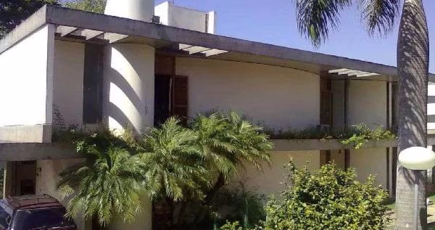 Sobrado de 500m² com 4 quartos em CENTRO