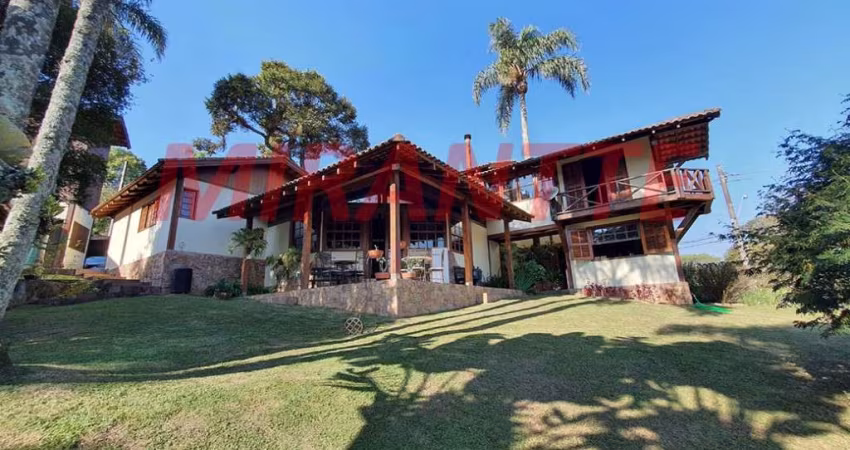 Sobrado de 400m² com 3 quartos em Serra Da Cantareira