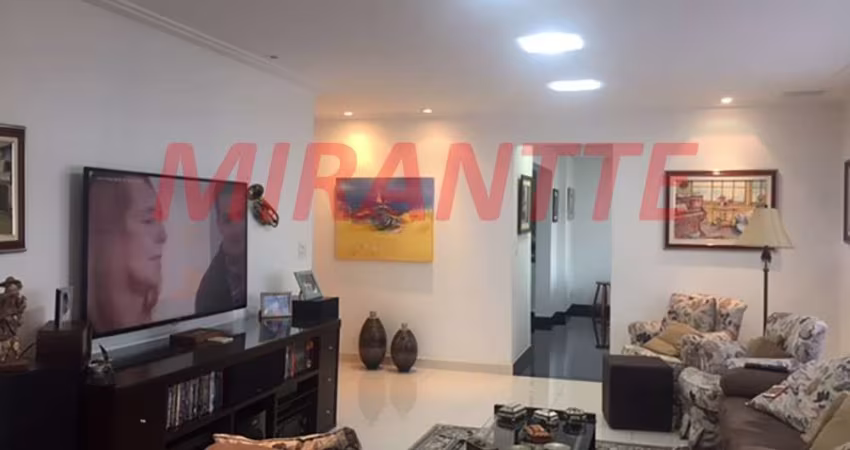 Apartamento de 210m² com 4 quartos em Água Fria