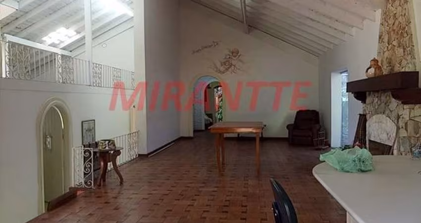 Cond. fechado de 1500m² com 4 quartos em Tremembe