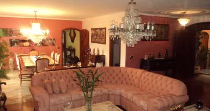 Sobrado de 850m² com 4 quartos em Jardim Floresta