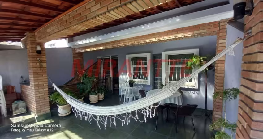 Sobrado de 211m² com 4 quartos em Tremembe