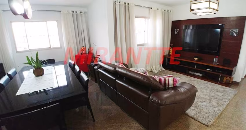 Apartamento de 240m² com 4 quartos em Água Fria