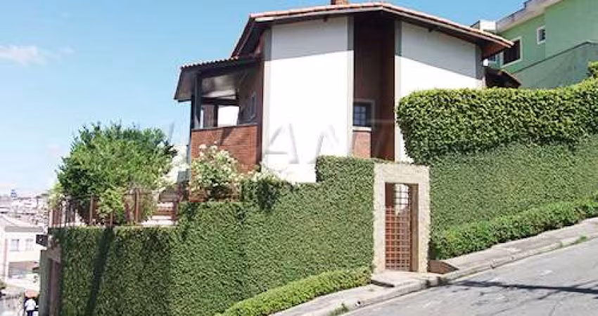 Sobrado com 3 quartos em Jardim Peri