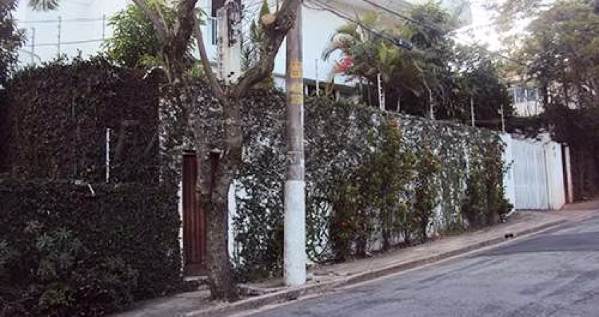 Sobrado de 1000m² com 4 quartos em Jardim São Bento
