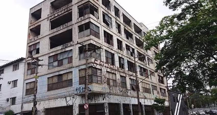 Comercial de 2500m² em Bom Retiro