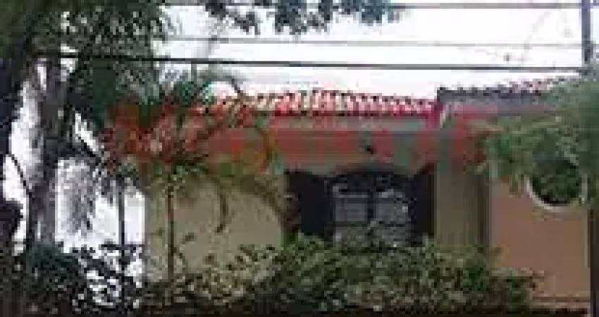 Sobrado de 258m² com 3 quartos em Horto Florestal