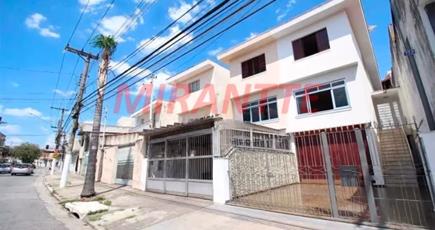 Sobrado de 153m² com 3 quartos em Água Fria