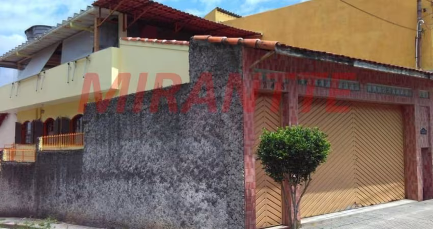 Sobrado de 220m² com 3 quartos em Horto Florestal