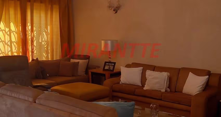 Sobrado de 250m² com 4 quartos em Jardim São Bento