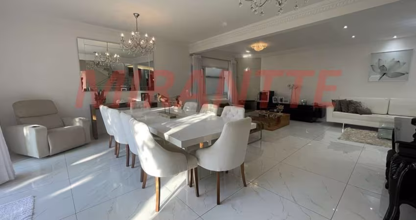 Sobrado de 318m² com 3 quartos em Horto Florestal