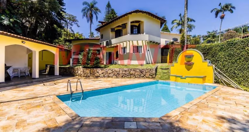 Sobrado de 690m² com 4 quartos em Jardim Floresta