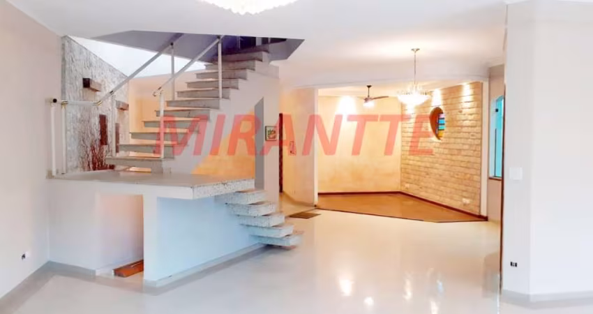 Sobrado de 300m² com 4 quartos em Vila Galvão